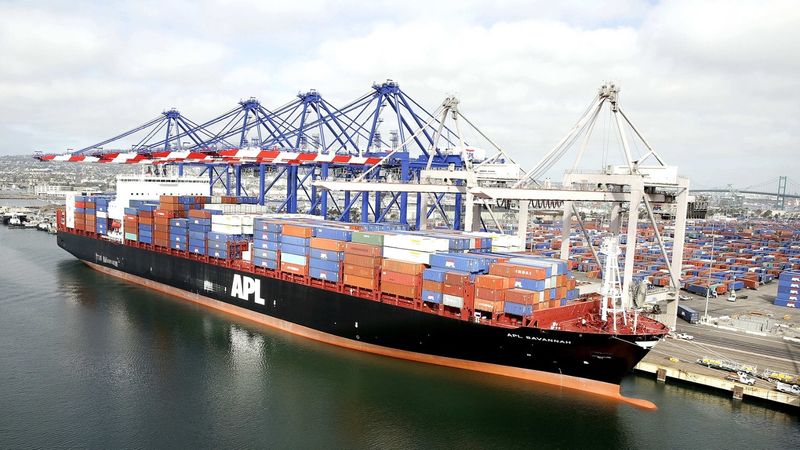 APL Savana vessel at port of Los Angeles